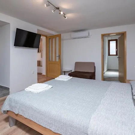 Gorgeous In With Kitchen Apartment *
