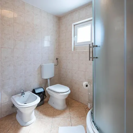 Gorgeous In With Kitchen Apartment *