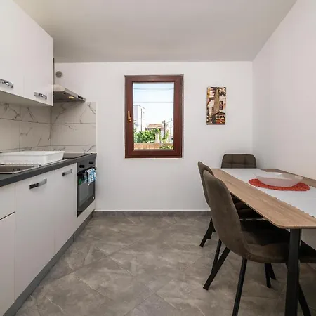 Gorgeous In With Kitchen Apartment Pula